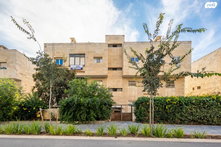 גבעת הורדים, רסקו