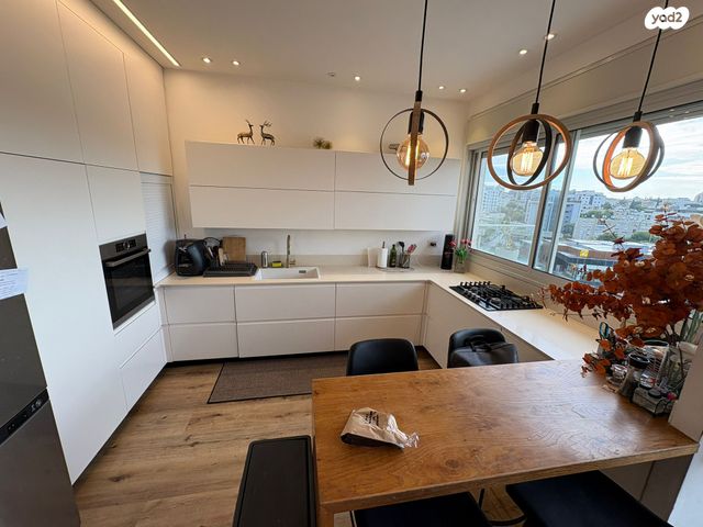 גג/ פנטהאוז, חנה רובינא, הרצליה