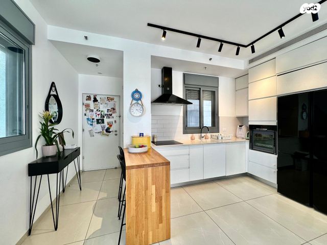 דירה, אמנון ליפקין שחק, נוף הטיילת, נתניה