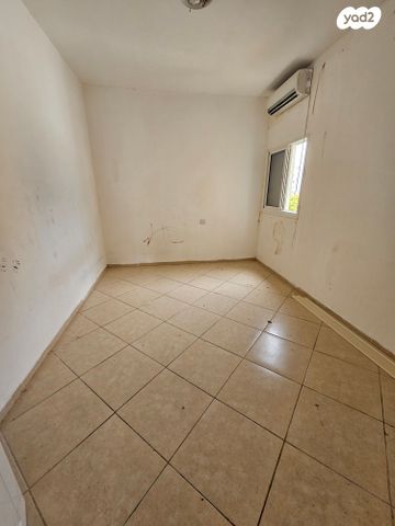 דירה, הוגו מולר, בן גוריון, קרית אתא