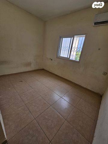 דירה, הוגו מולר, בן גוריון, קרית אתא