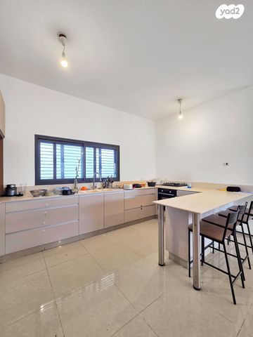 בית פרטי/ קוטג', ברוש