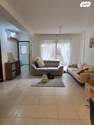 דו משפחתי, עלי