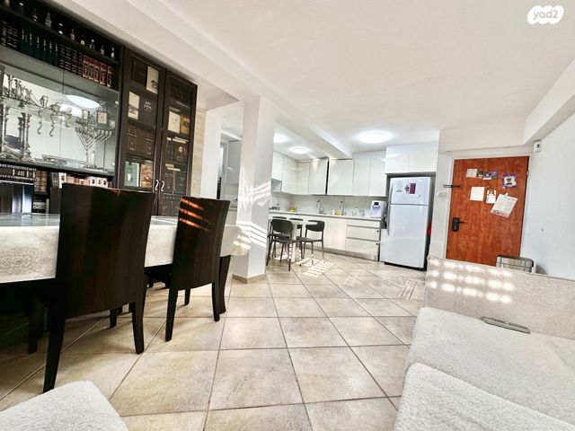 דירה, שמעון דובנוב, מפדה אזרחי, חולון