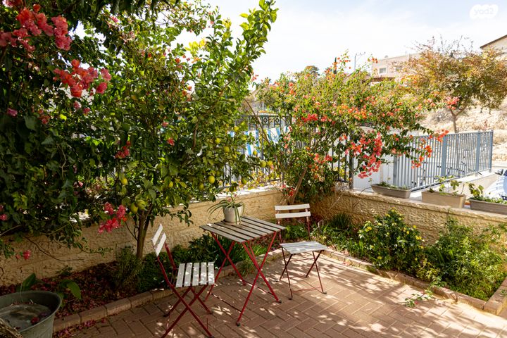 דו משפחתי, תכלת מרדכי, תקוע