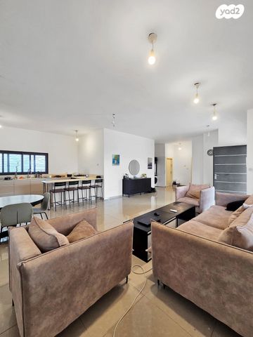 בית פרטי/ קוטג', ברוש