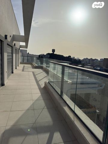 גג/ פנטהאוז, כובשי החרמון, רחובות