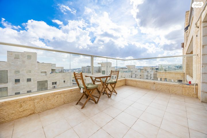 דירת גן, אלעזר מנחם גלרנטר, חומת שמואל, הר חומה, ירושלים