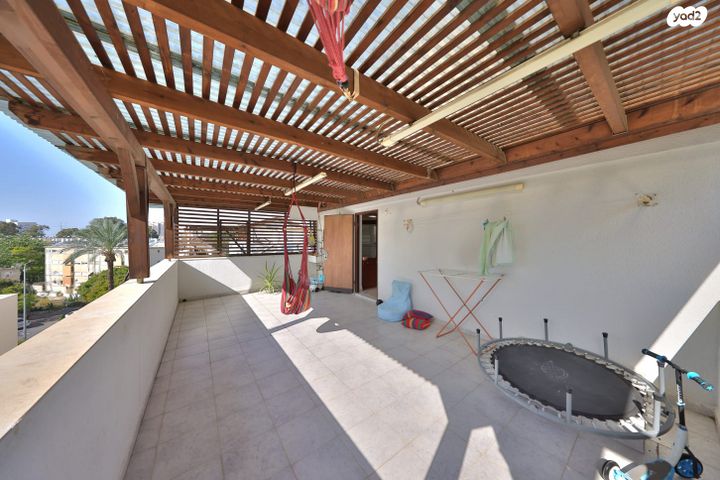 גג/ פנטהאוז, ורד 12, מוצקין הותיקה, קרית מוצקין