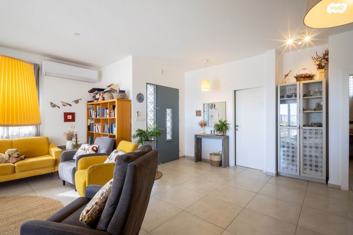 דו משפחתי, תכלת מרדכי, תקוע