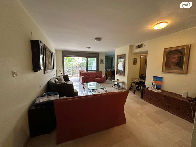 דירה, הלוטוס 20, קרית הפרחים - 2005, רעננה