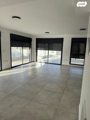 גג/ פנטהאוז, כובשי החרמון, רחובות