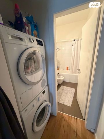 דירה, רות, חרוזים, רמת גן