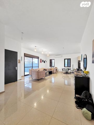 בית פרטי/ קוטג', ברוש