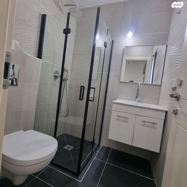 גג/ פנטהאוז, כובשי החרמון, רחובות