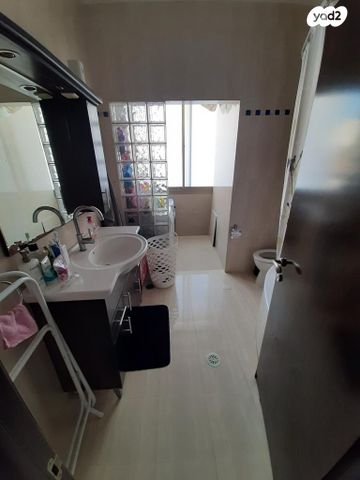 דירה, אריה שנקר, אגרובנק, חולון