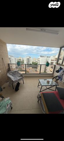 גג/ פנטהאוז, חזקיה המלך, רובע י"ג, אשדוד