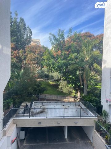 דירה, אברהם קרן, ארלוזורוב, כפר סבא