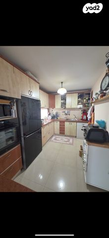 גג/ פנטהאוז, חזקיה המלך, רובע י"ג, אשדוד