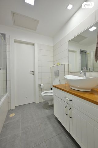 דירה, שדרות רפאל סויסה, בר לב, מזכרת בתיה