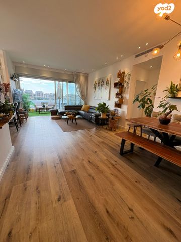 גג/ פנטהאוז, חנה רובינא, הרצליה