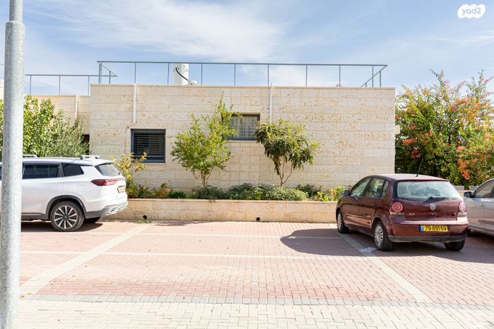 דו משפחתי, תכלת מרדכי, תקוע