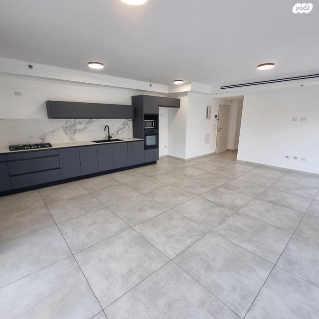 גג/ פנטהאוז, כובשי החרמון, רחובות