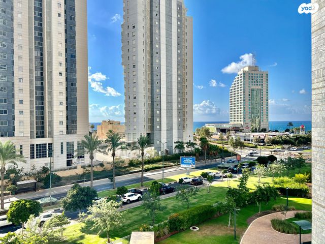 דירה, אמנון ליפקין שחק, נוף הטיילת, נתניה