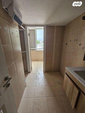 דירה, הוגו מולר, בן גוריון, קרית אתא