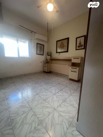 דירה, הרצל 15, מרכז העיר, קרית אתא