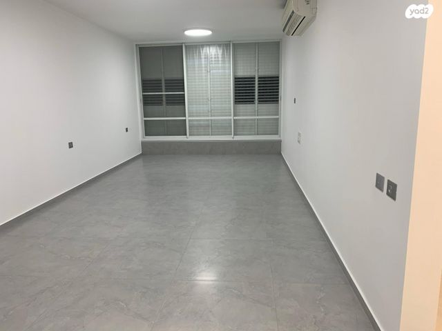 דירה, מנשה 6, מרכז העיר, סביניה, הוותיקה, קרית ביאליק