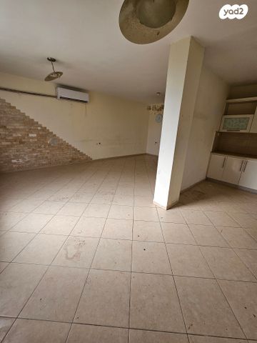 דירה, הוגו מולר, בן גוריון, קרית אתא