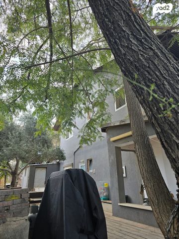 דו משפחתי, עלי