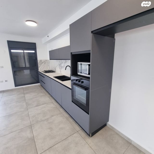 גג/ פנטהאוז, כובשי החרמון, רחובות