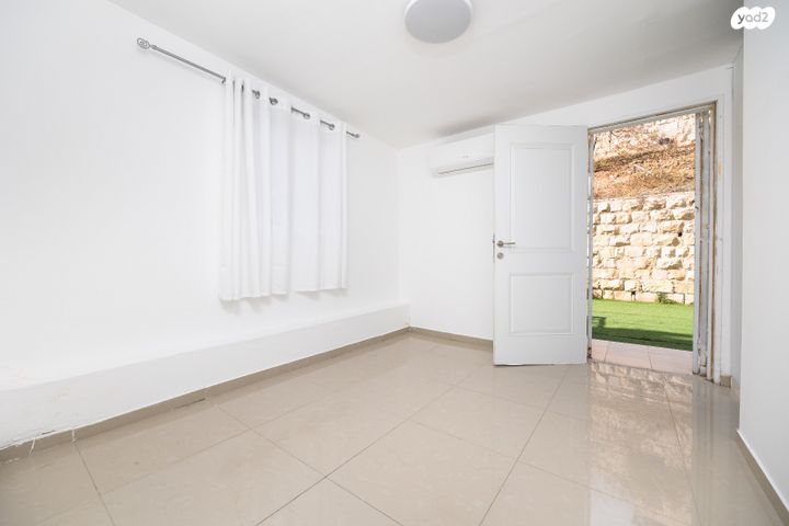 דירת גן, אלעזר מנחם גלרנטר, חומת שמואל, הר חומה, ירושלים