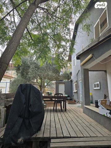 דו משפחתי, עלי