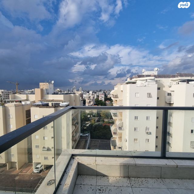 גג/ פנטהאוז, כובשי החרמון, רחובות