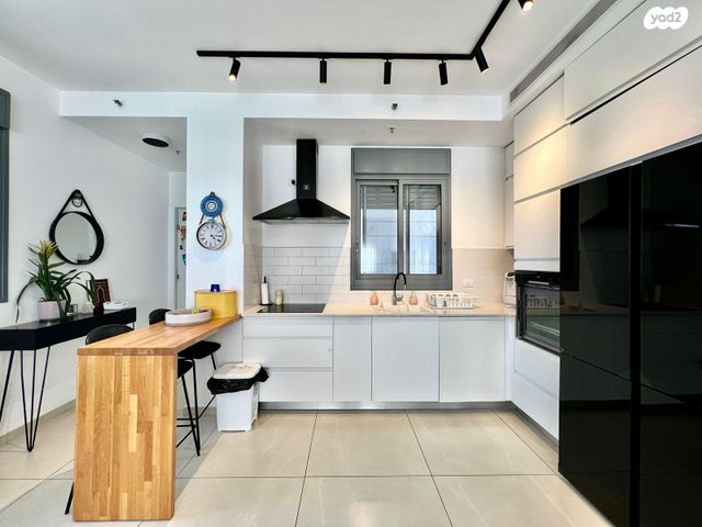 דירה, אמנון ליפקין שחק, נוף הטיילת, נתניה