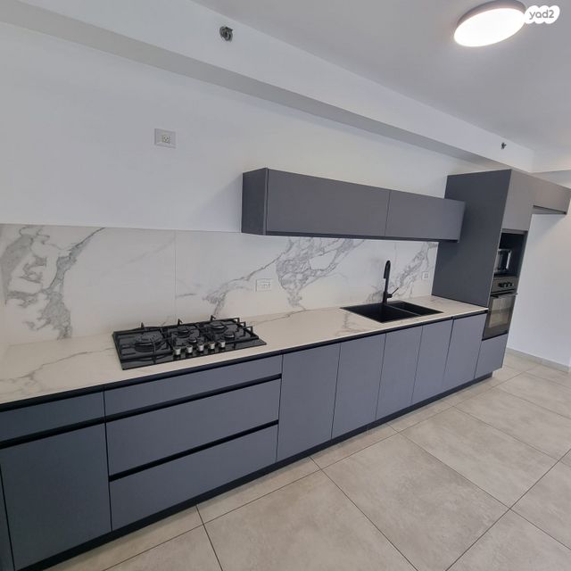 גג/ פנטהאוז, כובשי החרמון, רחובות