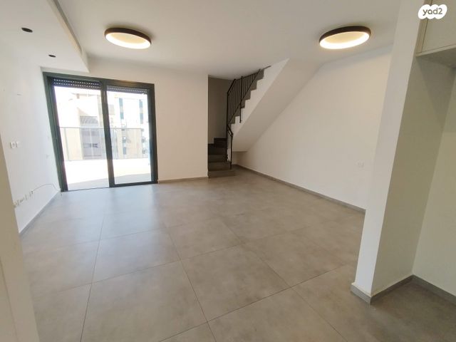 גג/ פנטהאוז, חולון