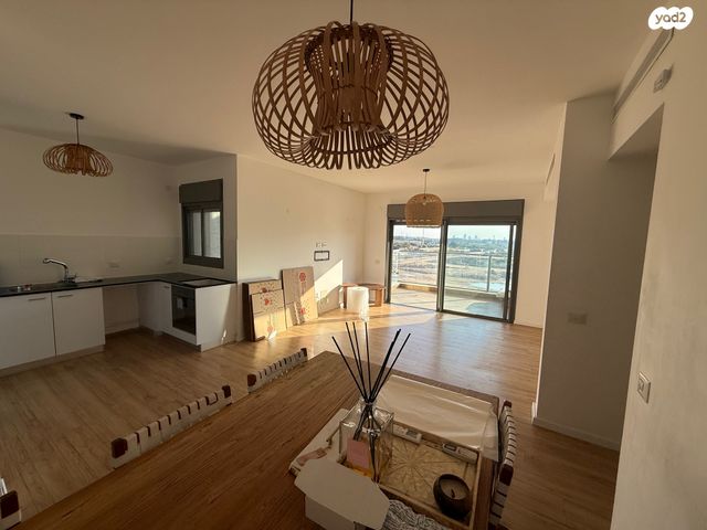 דירה, הרב עובדיה יוסף, גליל ים (מתחם הכוכבים), הרצליה