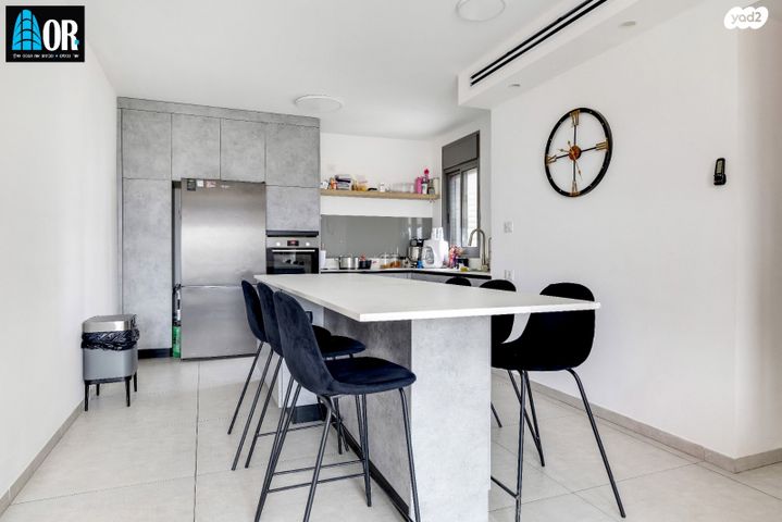 דירה, נעמי שמר, נאות שמיר, יבנה