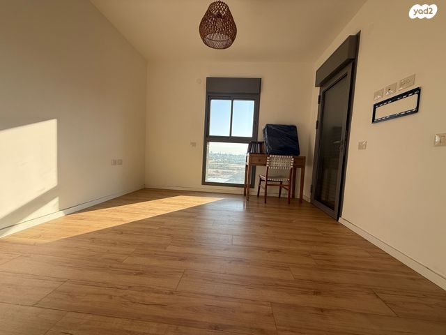 דירה, הרב עובדיה יוסף, גליל ים (מתחם הכוכבים), הרצליה