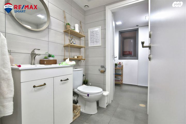 דירה, עפרה חזה, משכנות האומנים, קרית מוצקין