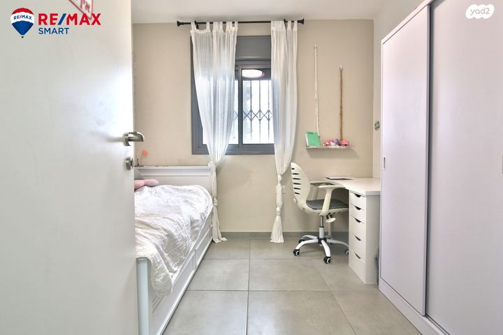 דירה, עפרה חזה, משכנות האומנים, קרית מוצקין