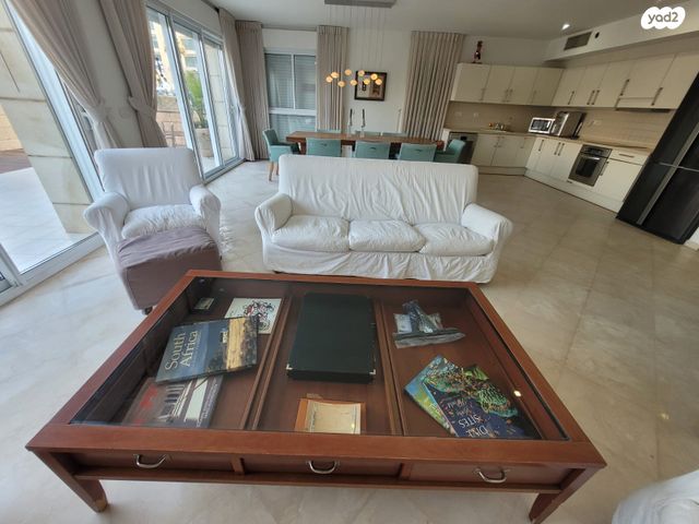 דירת גן, הרצליה