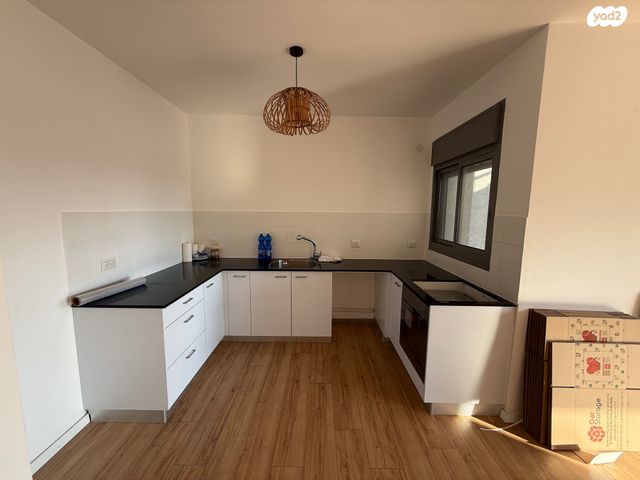 דירה, הרב עובדיה יוסף, גליל ים (מתחם הכוכבים), הרצליה