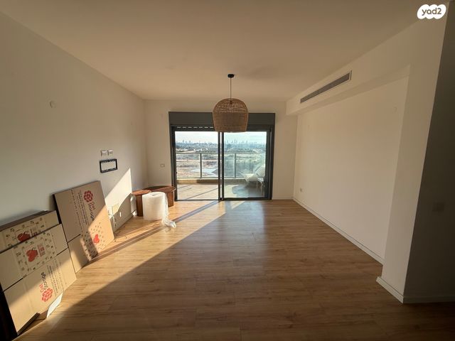 דירה, הרב עובדיה יוסף, גליל ים (מתחם הכוכבים), הרצליה