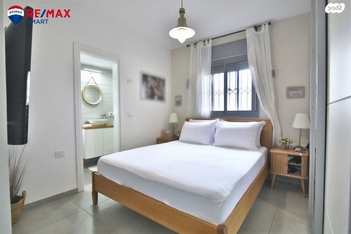 דירה, עפרה חזה, משכנות האומנים, קרית מוצקין