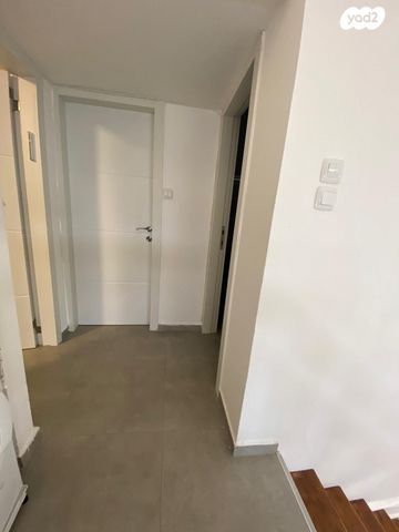 דופלקס, המצביאים 11, נאות יצחק, לוד